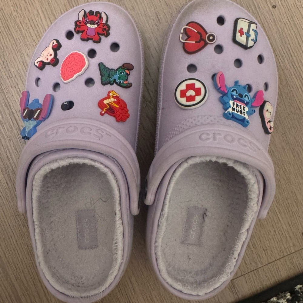 CROCS in Soft Purple with inside fur